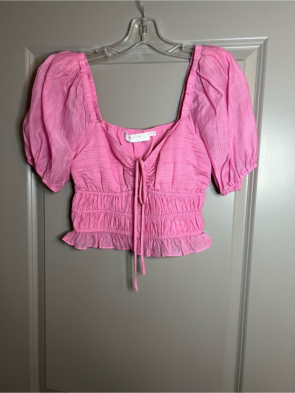 Astr the Label Tarian Pink Puff-Sleeve Smocked Tie-Front Crop Top